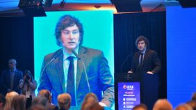 Javier Milei prepara una dolarización de hecho Javier Milei prepara una dolarización de hecho