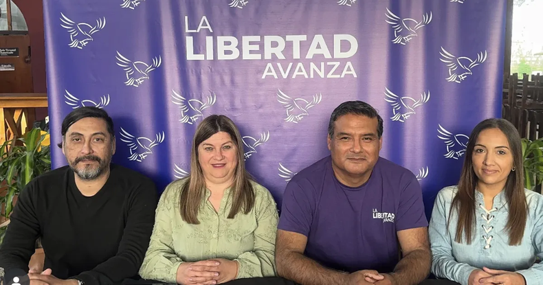 Luis Ontiveros y el equipo de conducción de La Libertad Avanza en La Matanza.