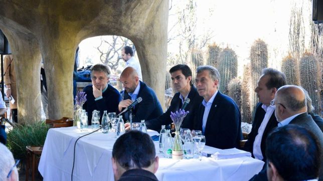 la apuesta del gobierno: pegar a pichetto con cfk para potenciar a urtubey la apuesta del gobierno: pegar a pichetto con cfk para potenciar a urtubey