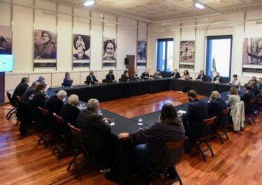 Los precios derraman el té para tres del acuerdo con empresas y gremios
