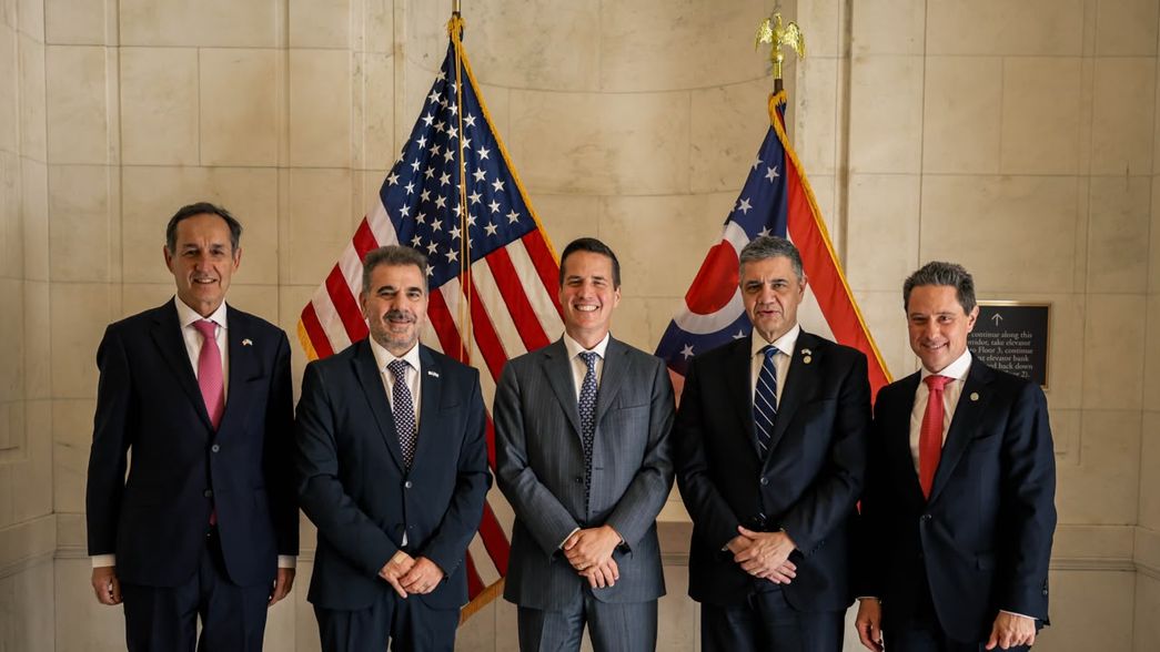 La delegación del PRO con el senador Bernie Moreno.