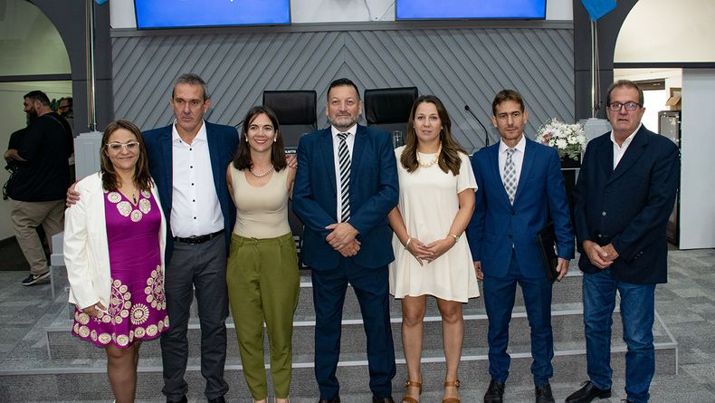 El bloque de la UCR, cuando todo era armonía: Gisela Cuadrado, Poli Altolaguirre, Andrea Valderrama, Julián Aguilar, Romina Mota, Javier Torroba y Sergio Pregno.