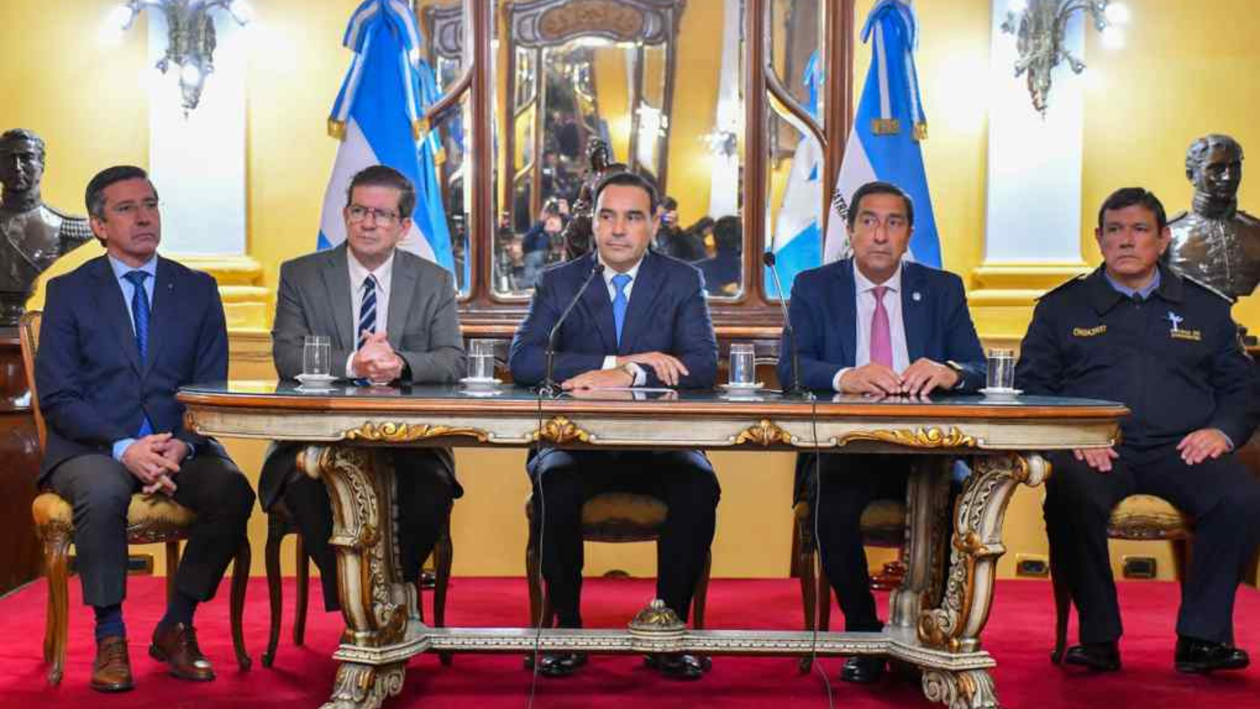 Buenaventura Duarte y Juan José López Desimoni junto a Gustavo Valdés, Pedro Braillard Poccard y el Jefe de la Policía de Corrientes, Alberto Molina.