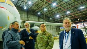 Carlos Presti junto a Oscar López y Guillermo Ballesteros en FADEA, antes de la visita de León XIV a Córdoba