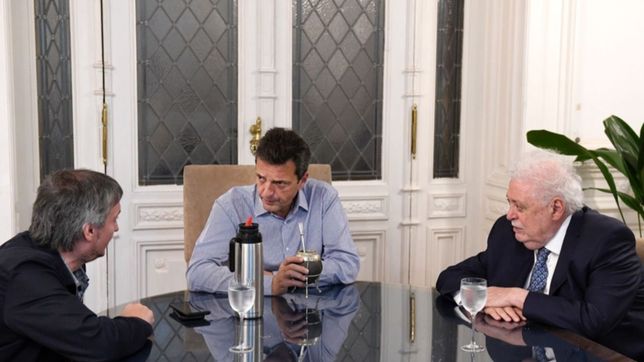 con el traje de jefe en diputados, massa dice que habra quorum y ley