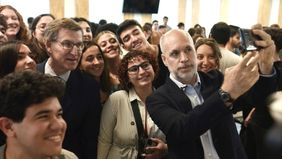 Larreta planta semillas en tierras de Perotti y Vicentin