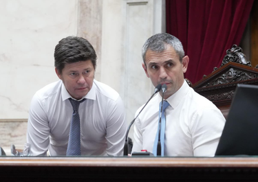 Martín Menem con Lisandro Almirón, presidente de la comisión de Legislación del Trabajo.&nbsp; 