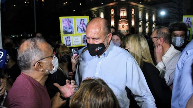 inseguridad: momento de maxima tension para perotti y javkin en una protesta