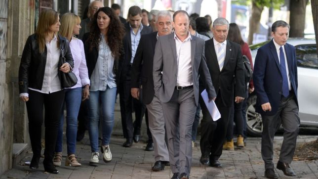 en bloque, intendentes peronistas rechazaron el desdoblamiento