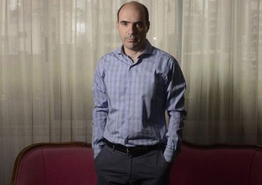 Dujovne mete a Gadano como gerente y sigue copando el Central