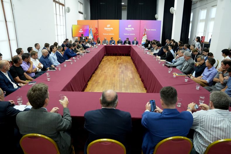 La ronda de negocios entre empresas chinas y santafesinas organizada por Maximiliano Pullaro. La ronda de negocios entre empresas chinas y santafesinas organizada por Maximiliano Pullaro.