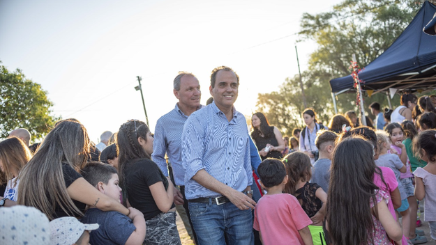 Juan Manuel Llamosas y Guillermo de Rivas en la inauguración del Centro de Gestión Municipal de Alberdi.