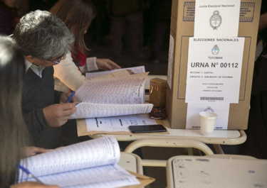 Con una participación del 75%, cerraron las mesas y se cuentan los votos
