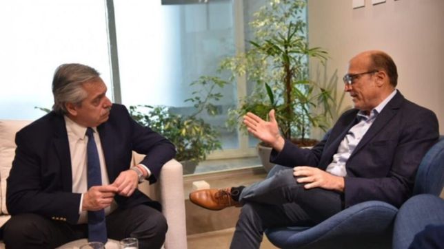 fernandez viaja a uruguay para apoyar al candidato del frente amplio