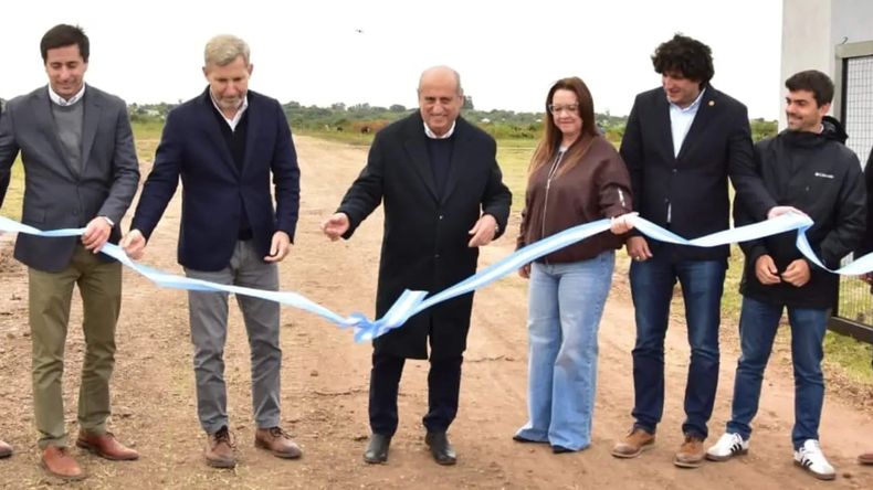 Rossi, de buena relación con el gobierno provincial, junto a Frigerio en la inauguración del parque industrial de Santa Elena.