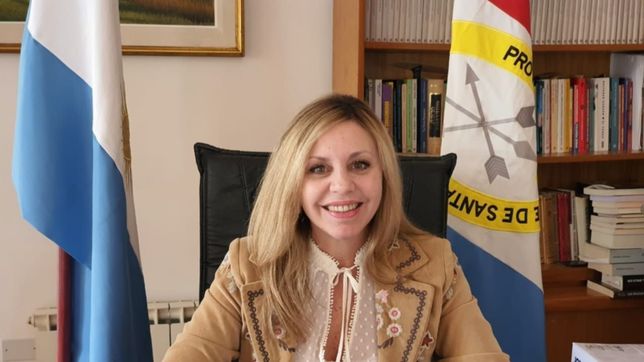 la senadora viene marchando