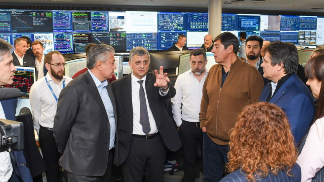 Rolando Figueroa recibió al CEO de YPF, Horacio Marín,  acompañado del intendente Marcelo Gaido, el sindicalista Marcelo Rucci y la funcionaria del PRO, Leticia Estevez. 