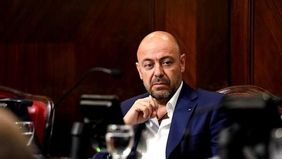 “El trabajo de intendentes de la oposición es para sacarse el sombrero”