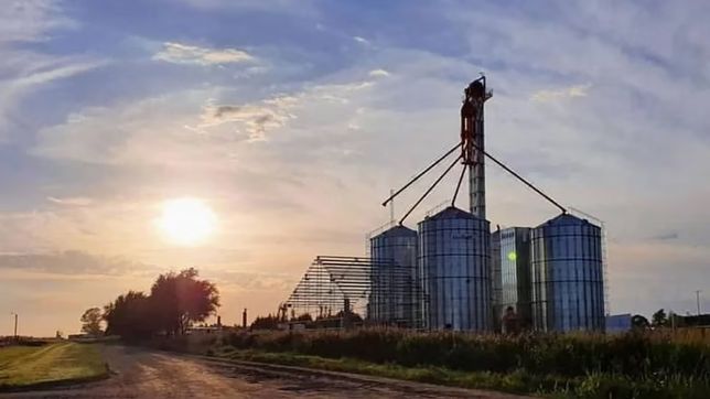 La planta clausurada de Agroganadera Vidoret S.A., acusada de contaminar el Río Carcarañá