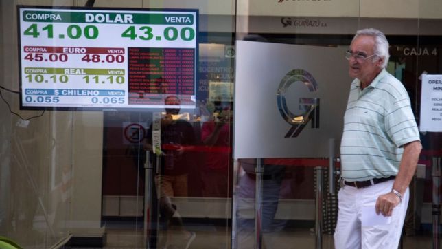 el dolar subio a $43,40 despues de seis bajas consecutivas