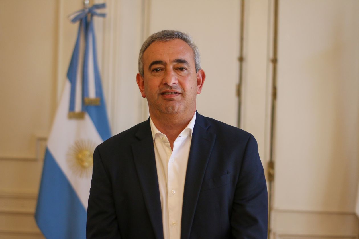 El intendente Pablo Javkin recibió a Letra P en el Palacio de los Leones. (Fotos Jeremías Caraballo)