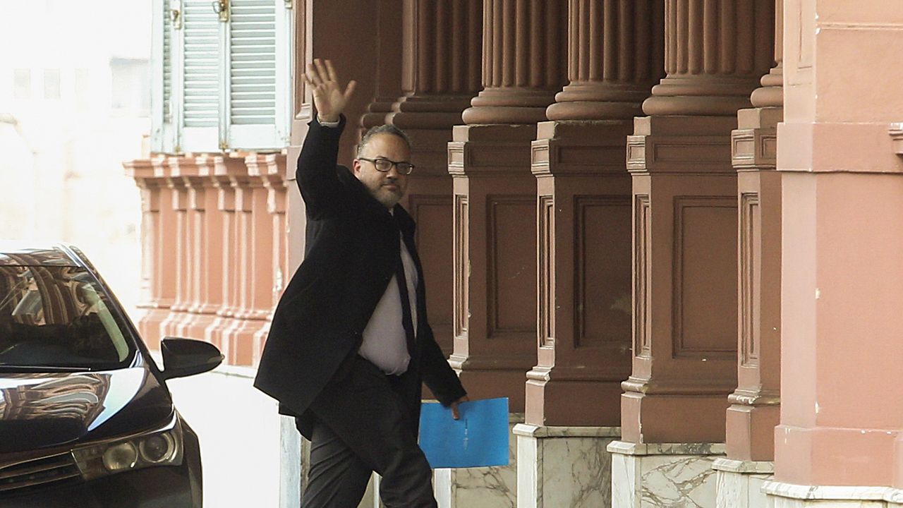 Un gobierno en off