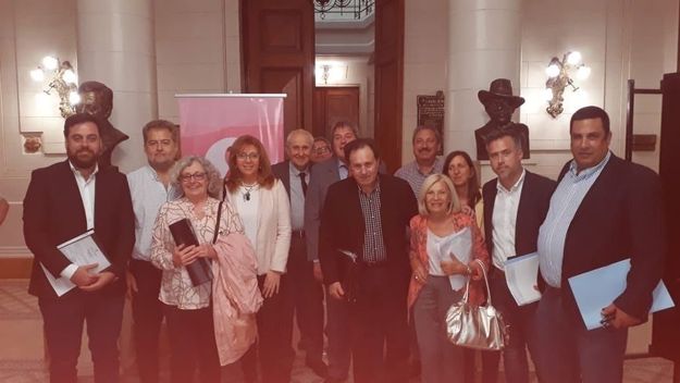 Portazo del PJ legislativo, que acusó al socialismo de “debilitar” a Perotti