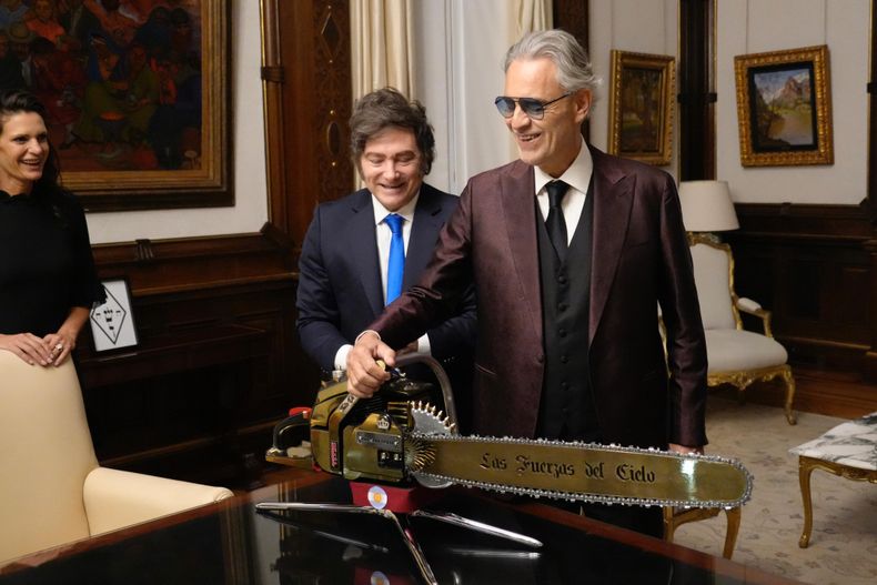 Andrea Bocelli y Javier Milei. Andrea Bocelli y Javier Milei.