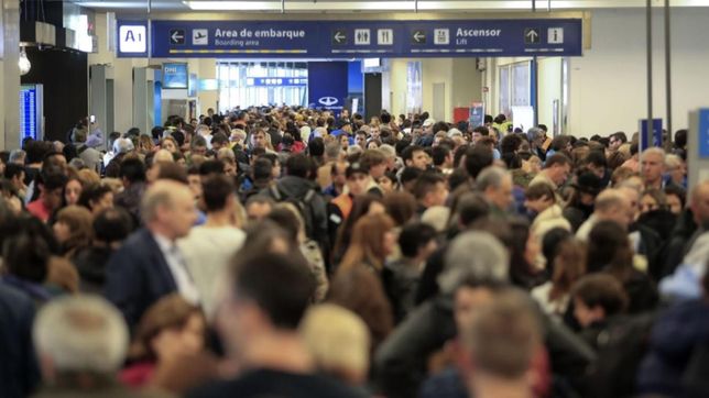 vuelos cancelados en aeroparque y ezeiza por asambleas de aeronauticos