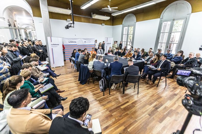 La reunión de la comisión de régimen municipal fue en la Facultad de Derecho de Rosario.