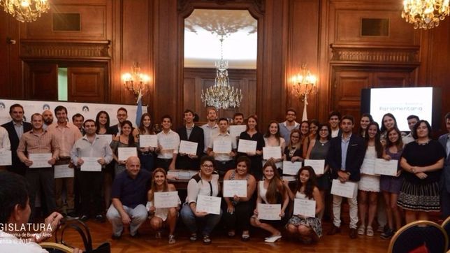 entregan diplomas a egresados del curso de asesores parlamentarios