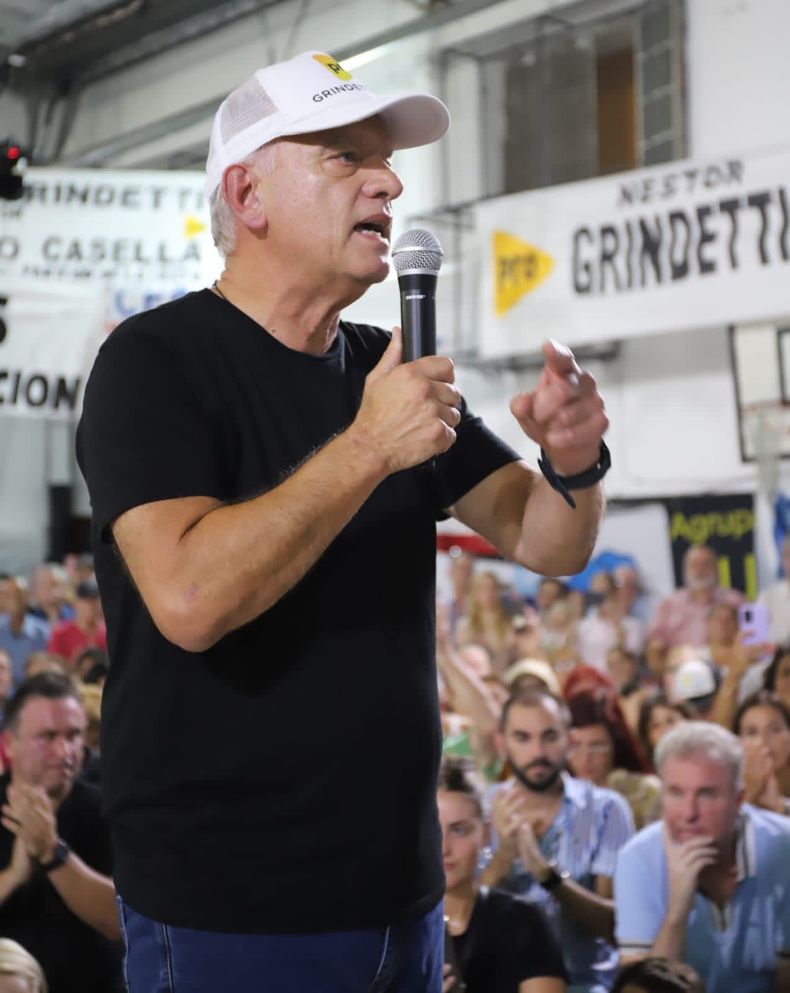 El diputado Milman en el lanzamiento de campaña de Grindetti.