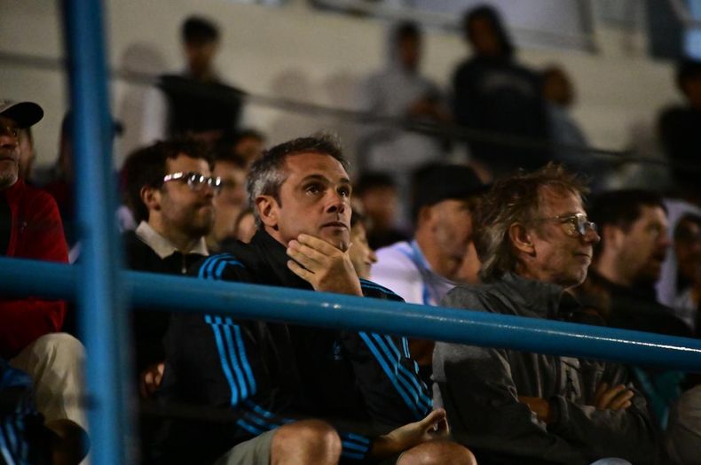 El exdirector de Aduanas asistió a la final que Juventud Unida ganó el domingo pasado junto al diputado provincial Juan José Bahillo.
