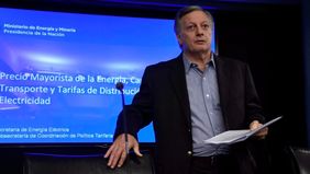 Aranguren lanzó los “tarifazos” de luz y gas, que empiezan a regir este mes