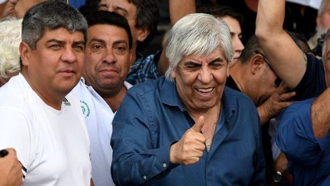 el gobierno amenaza a moyano con una multa multimillonaria para evitar el paro