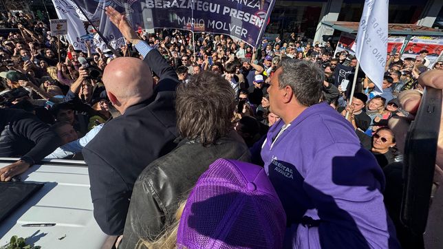 José Luis Espert, Javier Milei, Karina Milei y Sebastián Pareja en la caravana por Lomas de Zamora.