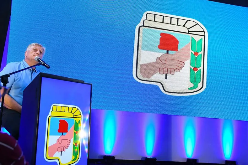 El gobernador de La Pampa Sergio Ziliotto durante su discurso por el D&iacute;a del Militante: se anunci&oacute; como jefe del "Desaf&iacute;o 2027".