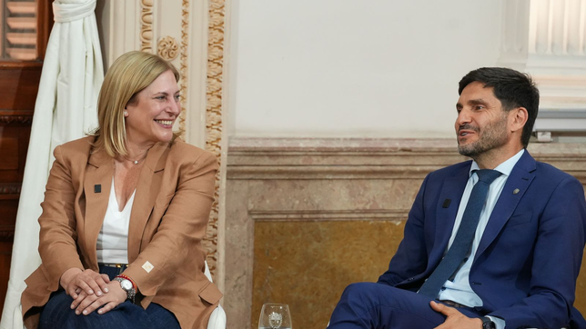 La vicegobernadora Gisela Scaglia y el gobernador Maximiliano Pullaro recibieron a Letra P en la sede de Gobierno, en Rosario. 