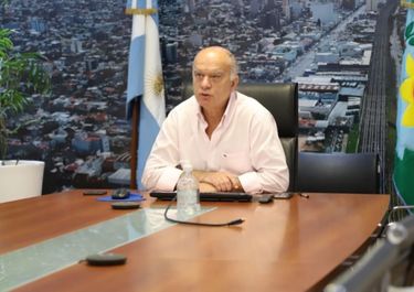 El intendente de Lanús vuelve a la carga y reclama el manejo de los planes sociales