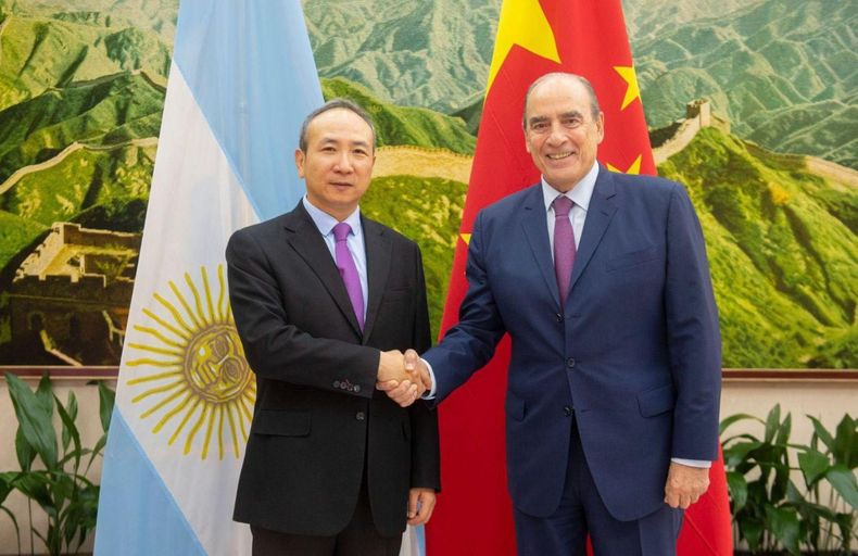 Guillermo Francos con el embajador de China