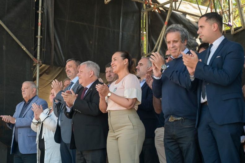 Gustavo Benedetti recibió a la vicegobernadora Myrian Prunotto y a Gastón Manes en su ciudad.