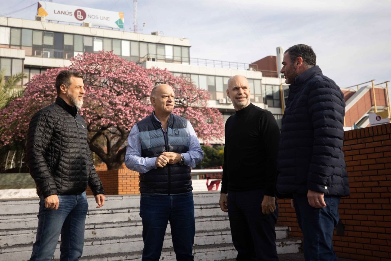 Horacio Rodríguez Larreta y Néstor Grindetti, en Lanús.