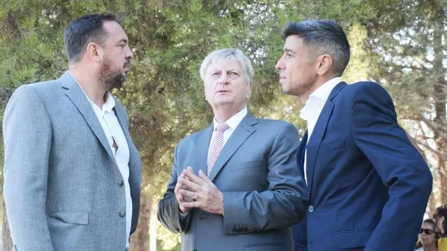 Luciano di Nápoli, el gobernador de La Pampa Sergio Ziliotto y Manuel Feito, el jefe comunal que armó rancho aparte.