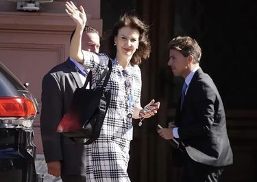 Diana Mondino llega a una reunión de gabinete
