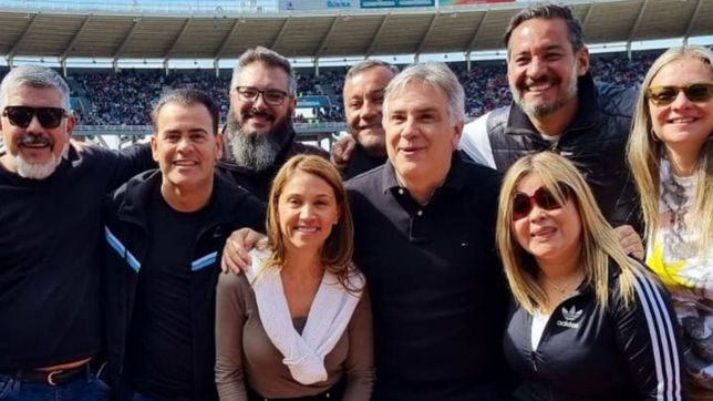 llaryora reacomoda fichas en su gabinete para el sprint final de la campana