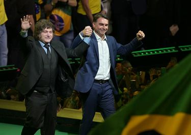 Javier Milei y Flávio Bolsonaro.