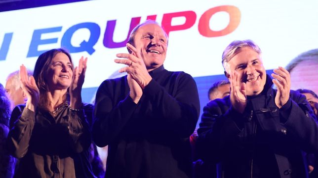 El nuevo intendente de Río Cuarto, Guillermo de Rivas, junto al gobernador Martín Llaryora.