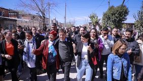 Kicillof y Mayra Mendoza, a coro en Quilmes: halagos, obras y torta de cumpleaños