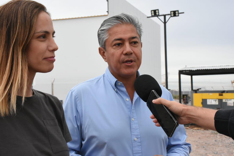 Rolando Figueroa y Tanya Bertoldi. El gobernador de Neuquén mete una cuña en la interna del peronismo.