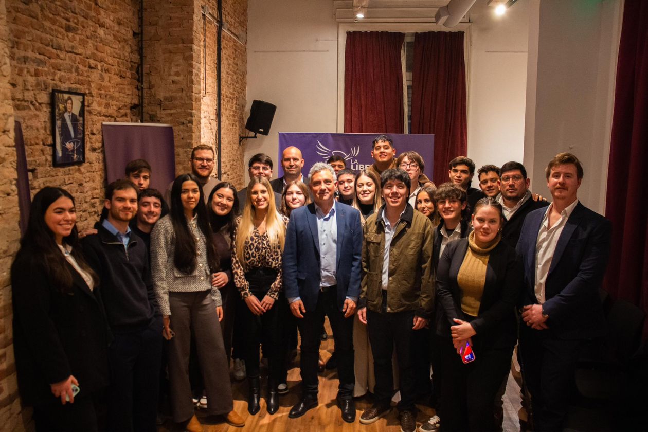 Jóvenes libertarios y Pareja, el armador de Karina Milei en Buenos Aires